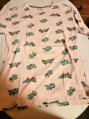 Old Navy Alligator Skateboard Print Graphic Tee Pink & Green Medium